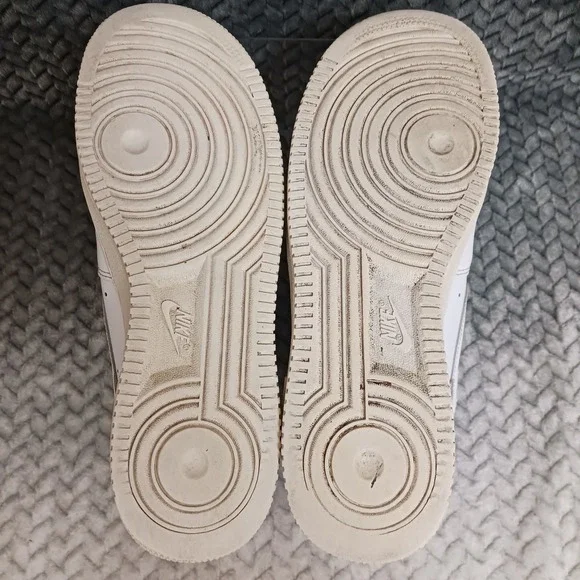 Nike Air Force 1 '07 Low Triple White Men's Athletic Shoes Sneakers Sz 9.5 - Picture 16 of 16